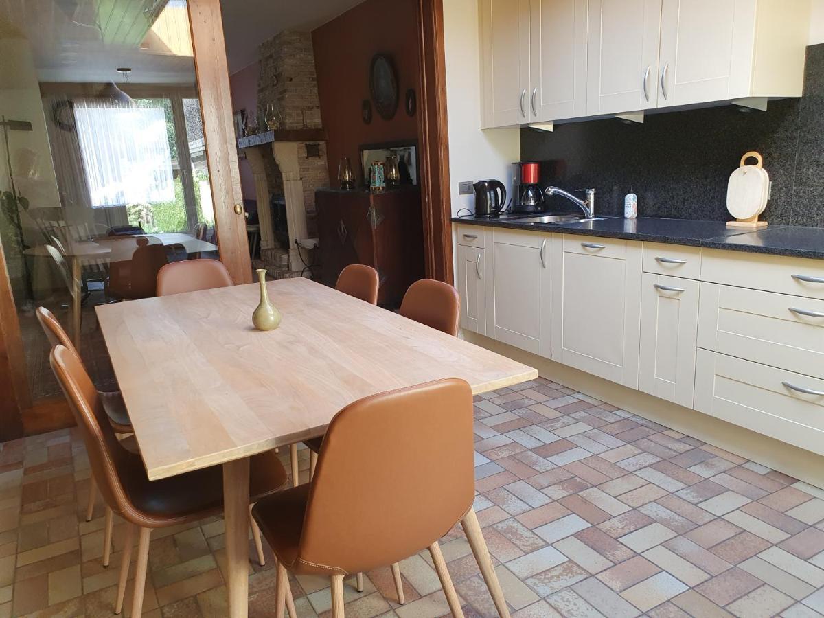 Hébergement de vacances Close To Centre, 3 Rooms, 2 Bathr & Wc, Free Parking & Wifi, Spacious Living Area & Kitchen Bruges
