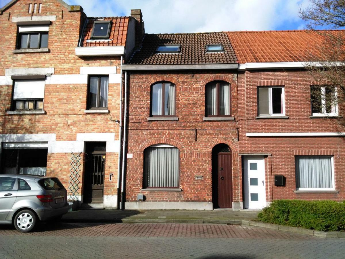 Close To Centre, 3 Rooms, 2 Bathr & Wc, Free Parking & Wifi, Spacious Living Area & Kitchen Hébergement de vacances Bruges